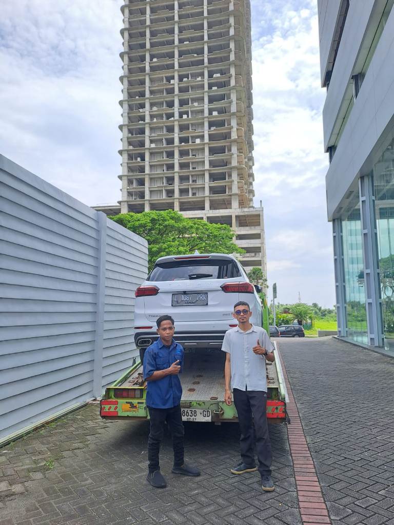 Foto Penyerahan Unit Sales Mobil Chery Faizal (4) Chery Surabaya