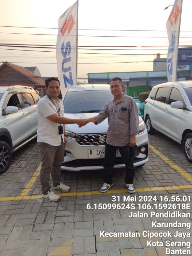 Foto Penyerahan Unit Sales Mobil Suzuki Asep (6)